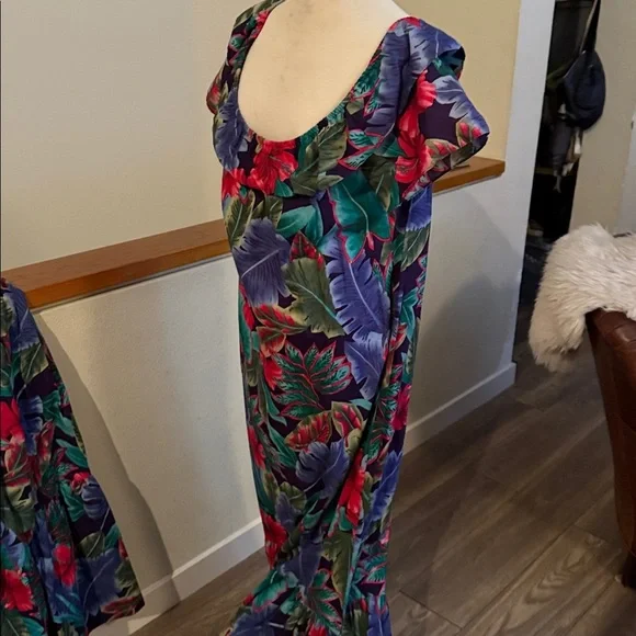 vintage Hilo Hattie Original Hawaiian Muumuu dress in a tropical floral I have 2 - Picture 8 of 12